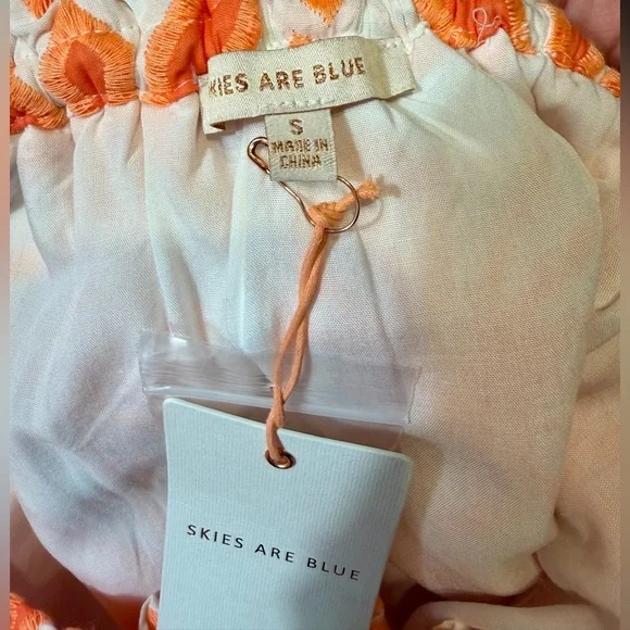 Skies Are Blue Orange Embroidered Off-Shoulder Top Small NWT - Picture 4 of 8